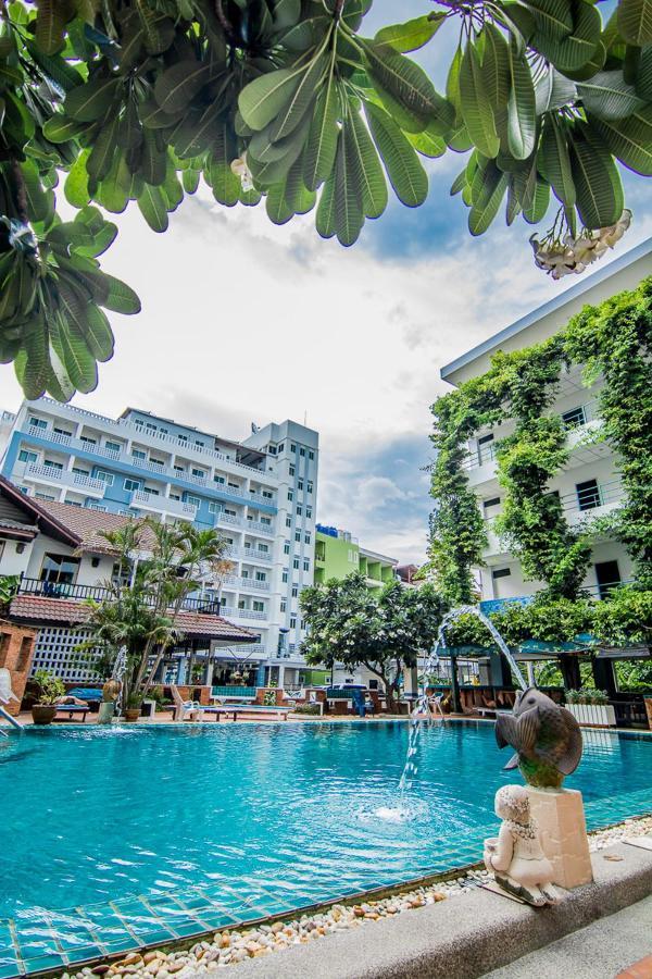 Sutus Court 7 Hotel Pattaya Buitenkant foto