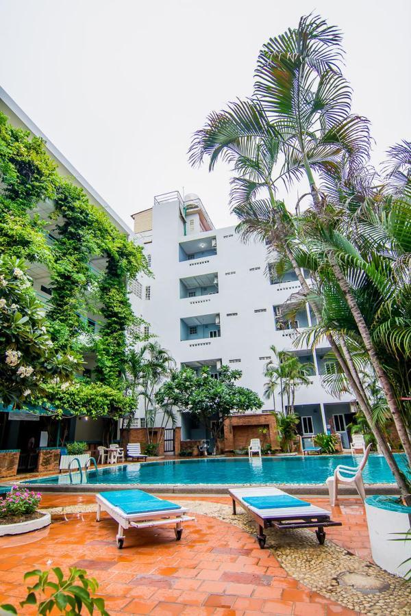 Sutus Court 7 Hotel Pattaya Buitenkant foto