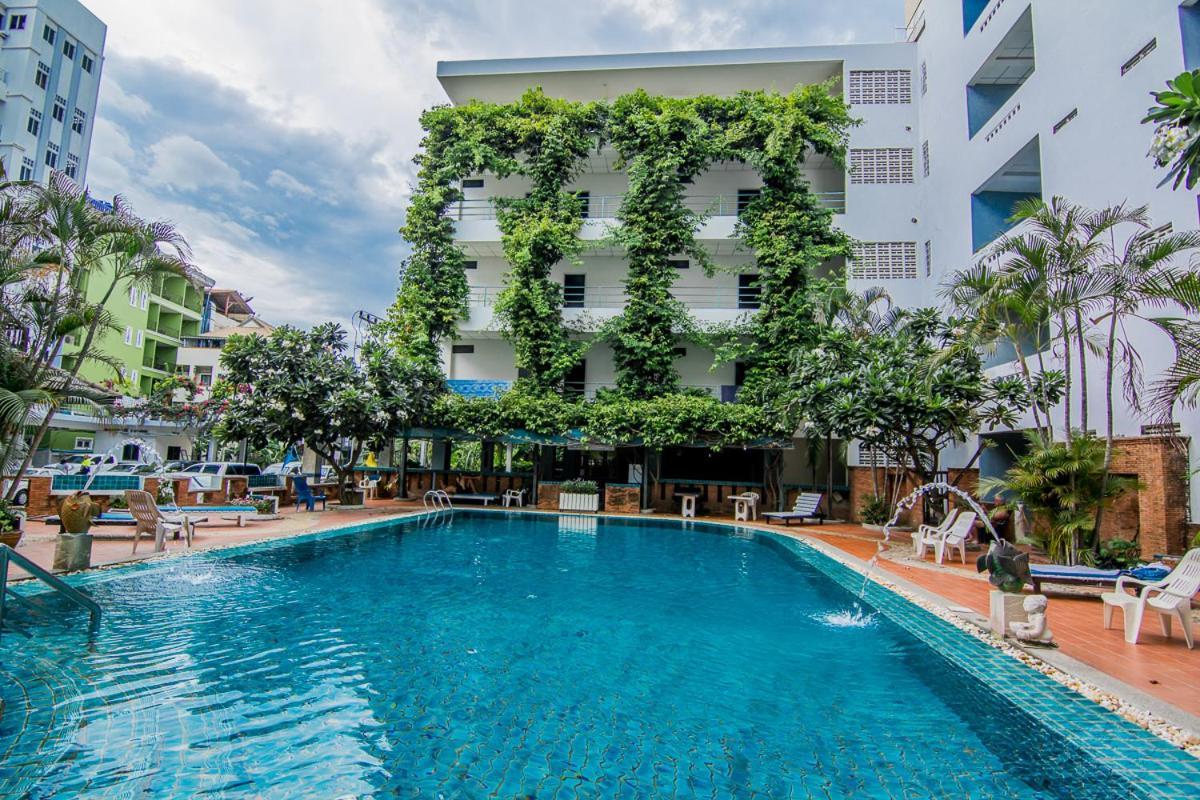 Sutus Court 7 Hotel Pattaya Buitenkant foto
