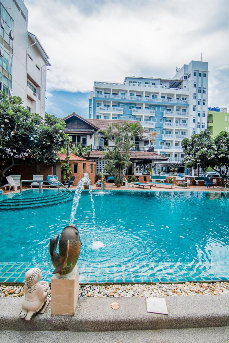 Sutus Court 7 Hotel Pattaya Buitenkant foto