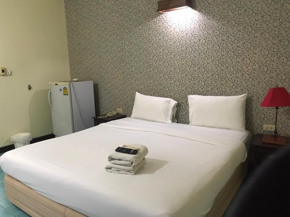 Sutus Court 7 Hotel Pattaya Buitenkant foto
