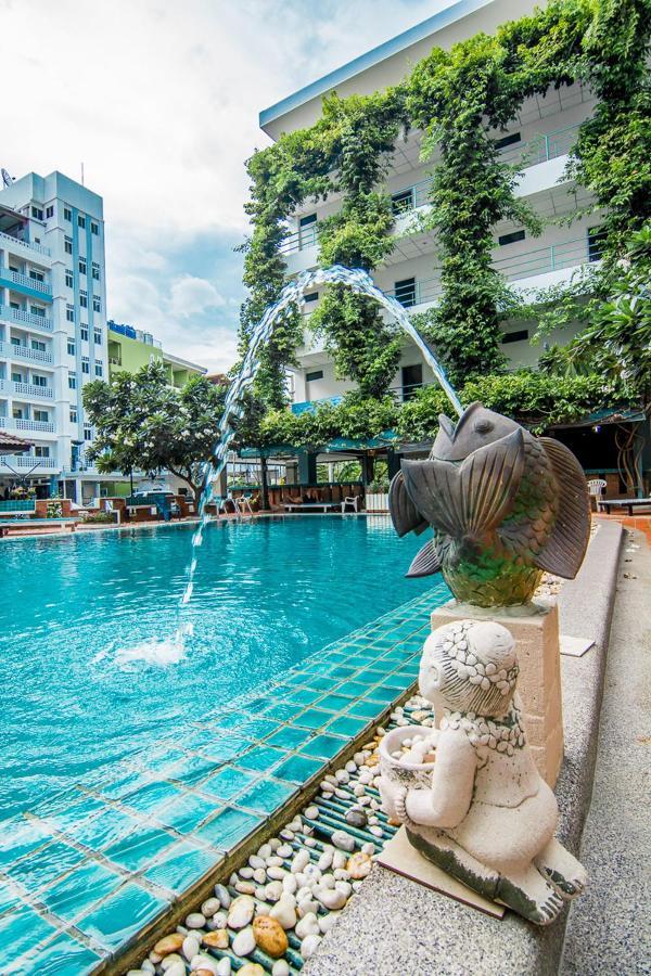 Sutus Court 7 Hotel Pattaya Buitenkant foto