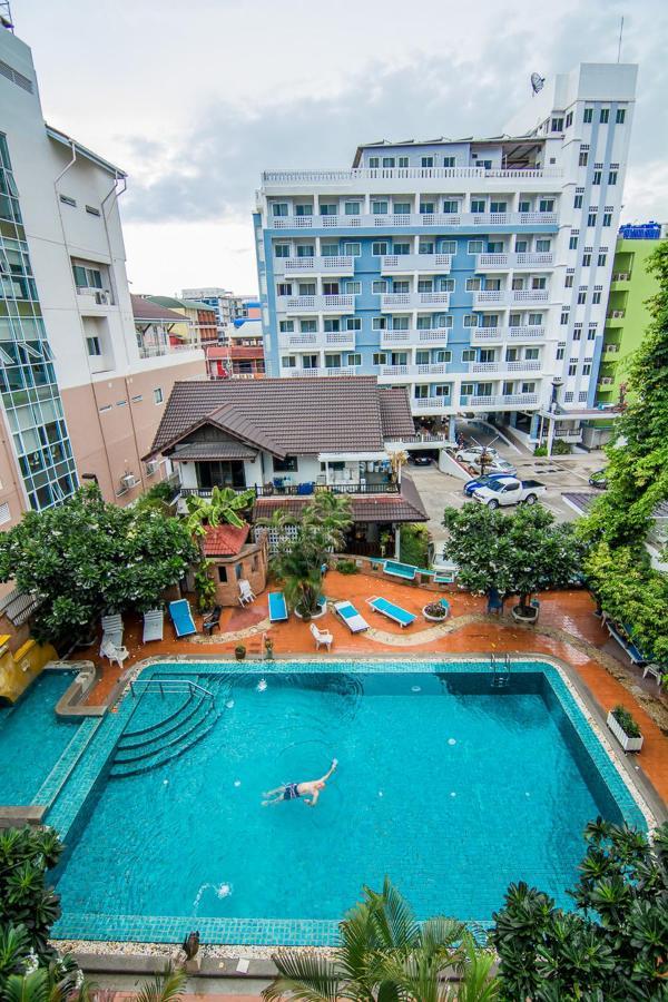 Sutus Court 7 Hotel Pattaya Buitenkant foto