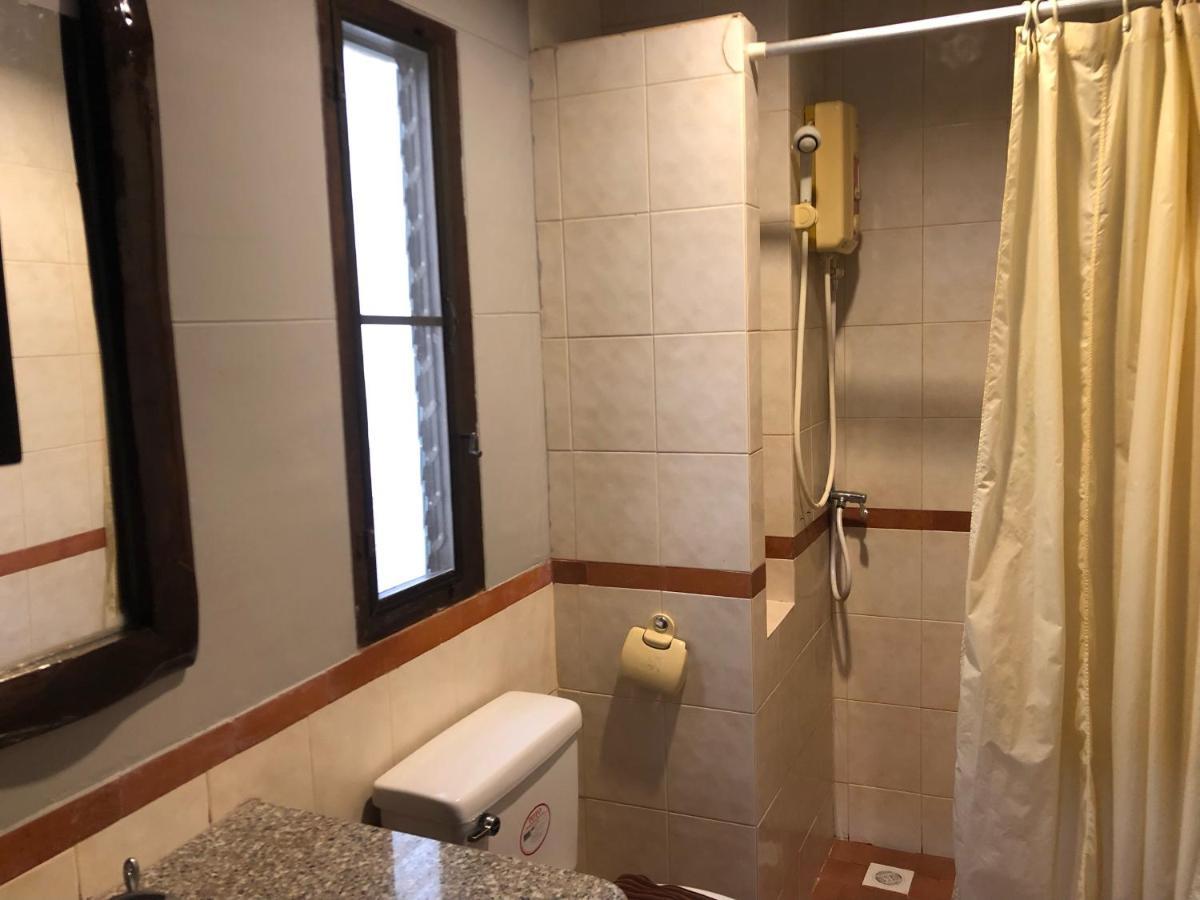 Sutus Court 7 Hotel Pattaya Buitenkant foto