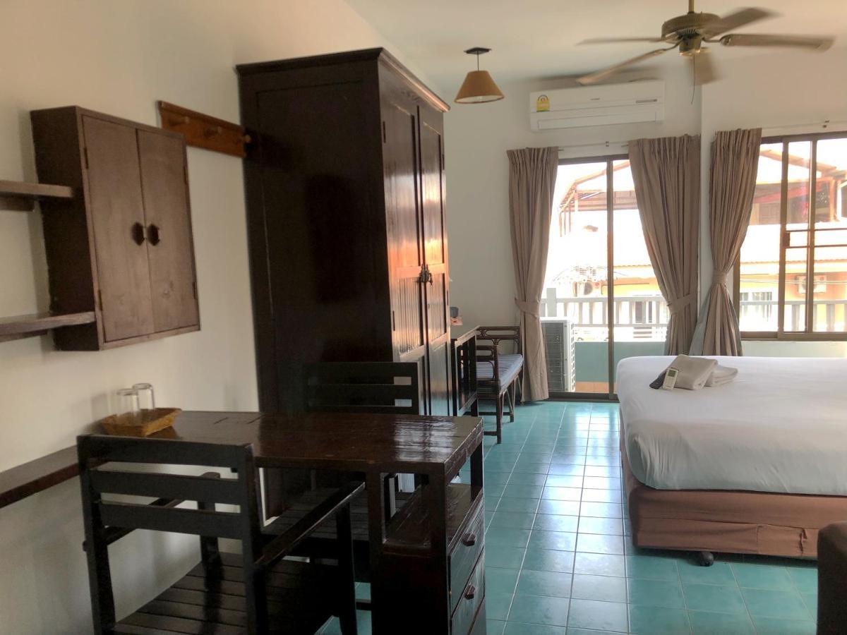 Sutus Court 7 Hotel Pattaya Buitenkant foto