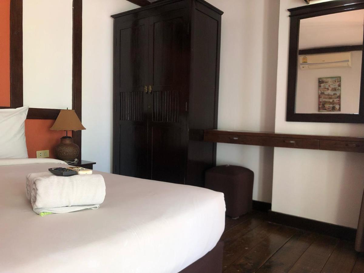 Sutus Court 7 Hotel Pattaya Buitenkant foto