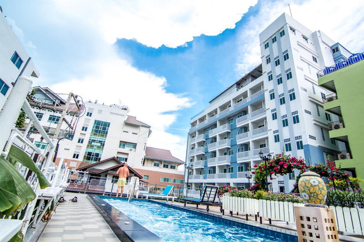 Sutus Court 7 Hotel Pattaya Buitenkant foto